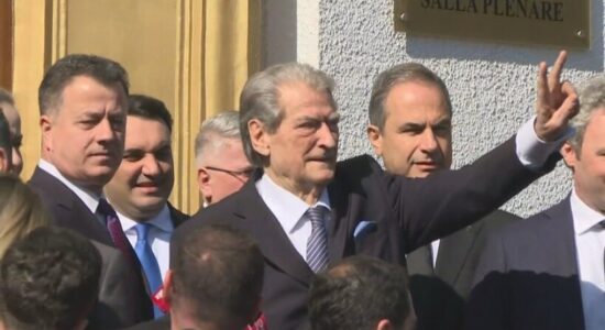 Berisha: Qytetarët kërkojnë dorëheqjen e Ramës