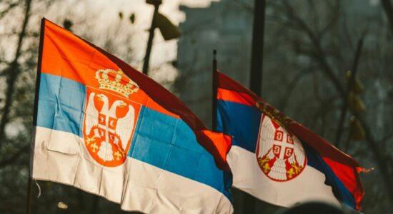 Serbia qytetarëve të saj: Në Kroaci udhëtoni vetëm për nevoja ekstreme, në Shqipëri me kujdes të shtuar