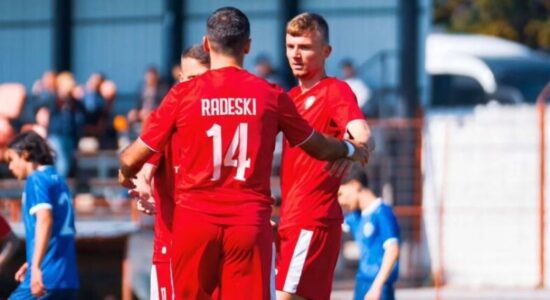 Struga mbush me gola Shkupin