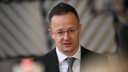 Hungaria kërkon nga BE-ja të pezullojë sanksionet ndaj naftës ruse pas vendimit të SHBA-së