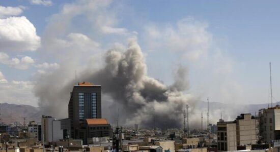 Ushtria izraelite fillon sulme “në shkallë të gjerë” ndaj kryeqytetit iranian