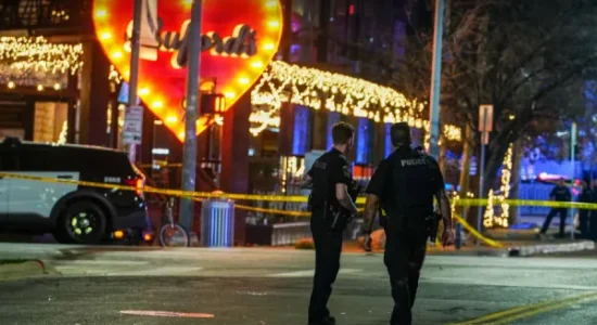 Tre të vrarë dhe 14 të plagosur nga të shtënat në Teksas