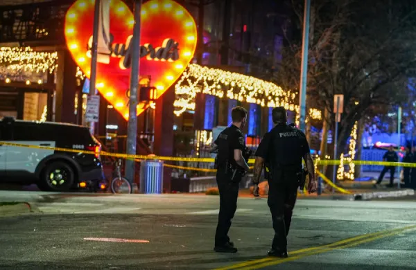 Tre të vrarë dhe 14 të plagosur nga të shtënat në Teksas