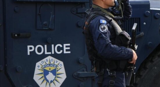 Kosovë, policia arreston dy persona që ndezën fishekzjarre afër hotelit ku u vendos kombëtarja e Turqisë