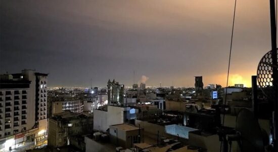 Izraeli nis një valë “në shkallë të gjerë” sulmesh ajrore ndaj kryeqytetit iranian