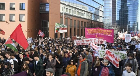 Nxënësit gjermanë organizojnë protesta mbarëkombëtare kundër ligjit të ri për shërbimin ushtarak