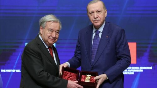 Presidenti turk i dorëzon çmimin ndërkombëtar të paqes kreut të OKB-së