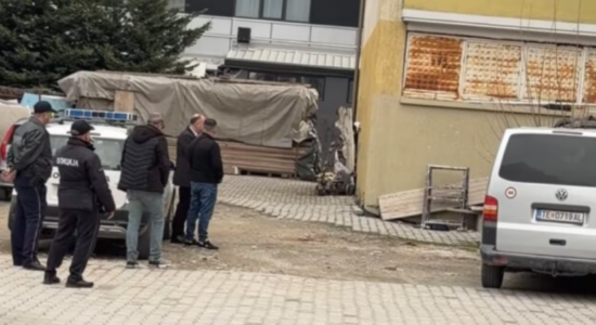 Tragjedi në Tetovë: Ndërron jetë një 10-vjeçar pasi ra nga terasa