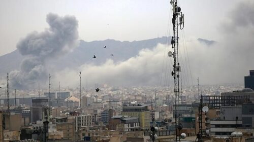 12 të vra’rë në sulme amerikane dhe izraelite në Iranin qendror dhe perëndimor