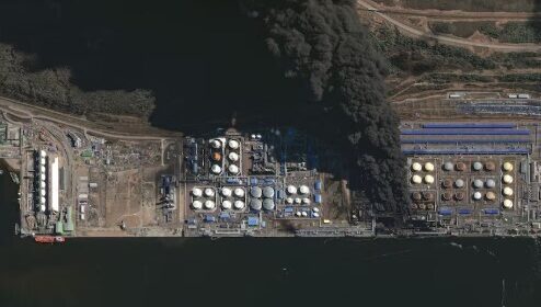 Ukraina sulmon Rusinë, dëmtohet një nga portet më të mëdha të eksportit të naftës