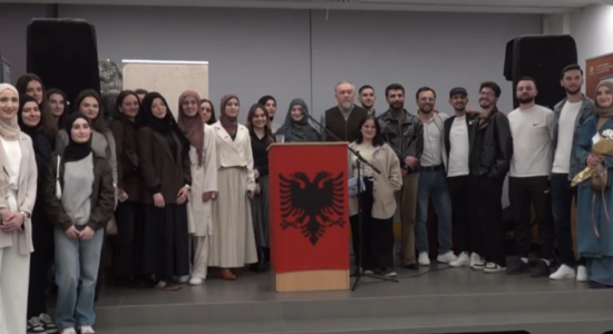 (VIDEO) Vizioni M organizon manifestim madhështorë për 7 Marsin