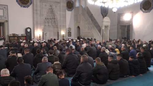 (VIDEO) Besimtarët në Maqedoninë e Veriut festojnë Bajramin