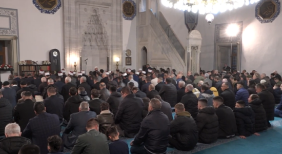 (VIDEO) Besimtarët në Maqedoninë e Veriut festojnë Bajramin