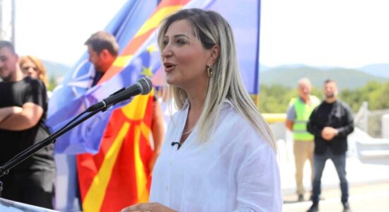 Zekolli demanton: Nuk janë hequr mjete për Korridorin 8, projekti po vazhdon sipas planit dhe mbetet prioriteti kryesor infrastrukturor i shtetit