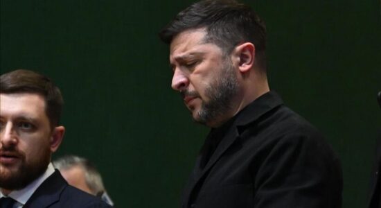 Zelensky: Bisedimet e paqes Rusi-Ukrainë në pauzë për shkak të konfliktit në Iran