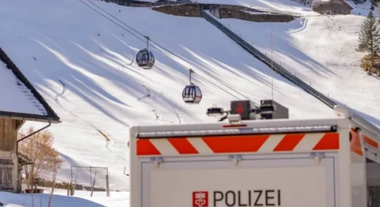 E rëndë: Një person humb jetën pas rënies së kabinës së teleferikut në alpet e Zvicrës