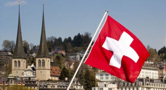 Zvicra refuzon fluturimet për avionët amerikanë për shkak të luftës me Iranin