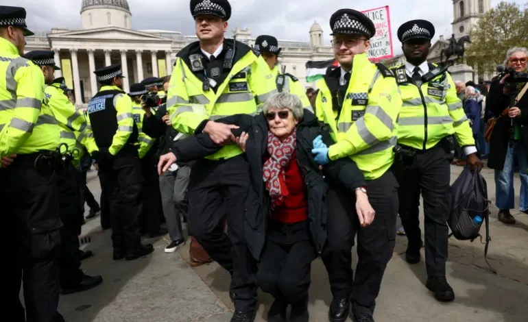 Policia britanike nis arrestimet në protestën kundër ndalimit të ‘Palestine Action’