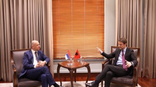 Kryediplomati Hoxha takon ambasadorin serb në Tiranë: Kosova është shtet i pavarur