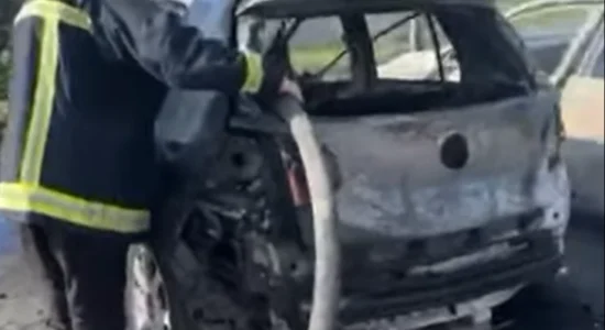 Digjen pesë automjete nën Kalanë e Shkupit pranë Vardarit