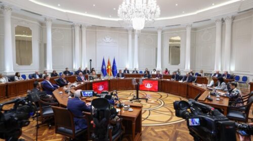 (VIDEO) Universitetet mbështesin ligjet për arsim të lartë