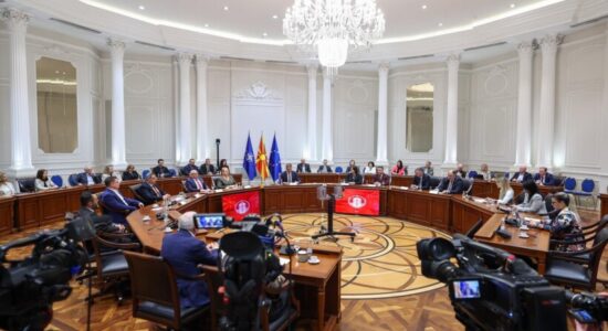 (VIDEO) Universitetet mbështesin ligjet për arsim të lartë