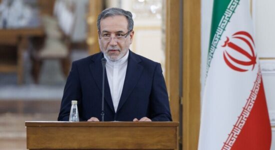 Kryediplomati iranian takon shefin e ushtrisë pakistaneze, diskutohet raundi i dytë i mundshëm i bisedimeve me SHBA-në