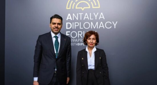 Takim i presidentes Siljanovska-Davkova në Antali me kryetarin e TIKA-s, Eren