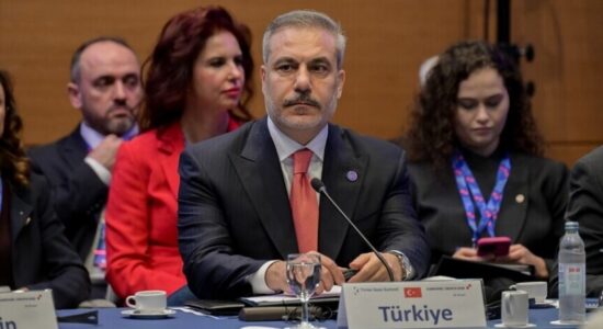 Ministri i Jashtëm turk Fidan merr pjesë në samitin e Iniciativës së Tri Deteve në Kroaci