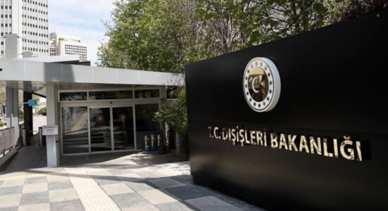 Turqia mirëpret armëpushimin e përkohshëm mes SHBA-së dhe Iranit