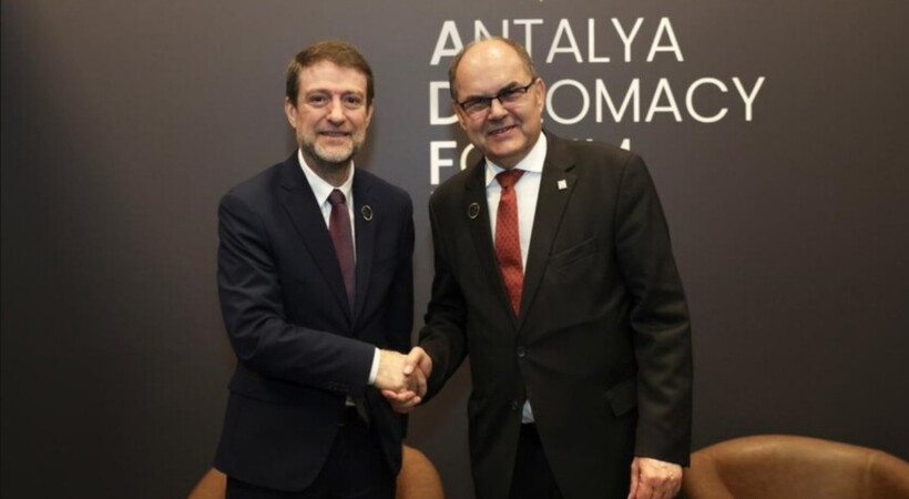 Ministri i jashtëm Hoxha  Shqipëria mbështet fuqishëm sovranitetin dhe integritetin territorial të Bosnjë e Hercegovinës