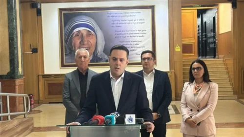 ​Abdixhiku: Pse Vjosa Osmani po i pengon kaq shumë Albin Kurtit?