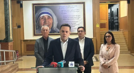 ​Abdixhiku: Pse Vjosa Osmani po i pengon kaq shumë Albin Kurtit?