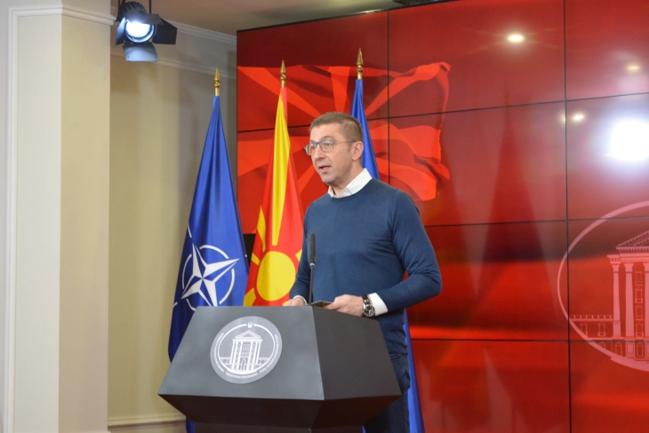 (VIDEO) Mickoski pret që dizeli të ulet për 2,5 denarë dhe benzina për 1,5 denarë