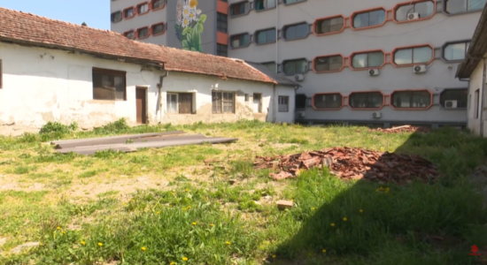 (VIDEO) Tragjedia te modulari i Tetovës, Parku Memorial shndërrohet në parkun e harresës