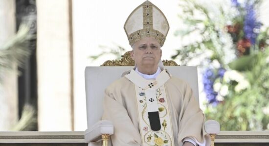 Papa dënon luftërat: Veprimi ushtarak nuk mund të sjellë liri apo paqe