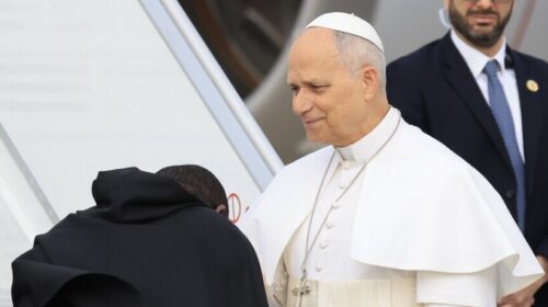 Papa Leoni dënon “fuqitë neokoloniale” për shkelje të së drejtës ndërkombëtare pas kritikave të Trumpit