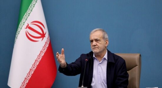 Presidenti iranian konfirmon pjesëmarrjen e Teheranit në bisedimet e Islamabadit pas armëpushimit me SHBA-në