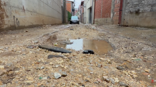 (VIDEO) Rrugët e Dizhonit që një vit me baltë, punimet nisën para fushatës