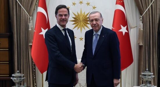 Presidenti turk dhe shefi i NATO-s diskutojnë çështje rajonale dhe globale në një telefonatë