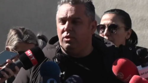 (VIDEO) Tragjedia në Koçan: Familjarët kërkojnë gjetjet e obduksionit të viktimave