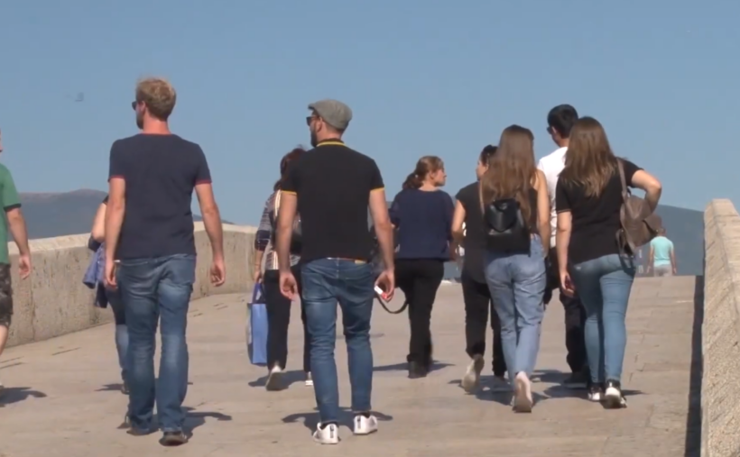 (VIDEO) Popullsia në Maqedoni po plaket, arsyeja kryesore është emigrimi