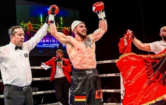 E papritur: Amarildo Bakaj tërhiqet nga boksi në moshën 26-vjeçare