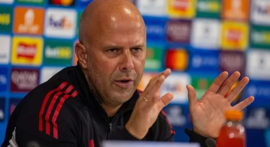 Liverpooli pritet të vazhdojë me Arne Slot edhe në sezonin e ardhshëm