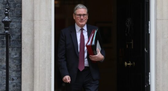 Kryeministri britanik e vlerëson si “produktive” vizitën e tij në Gjirin Persik