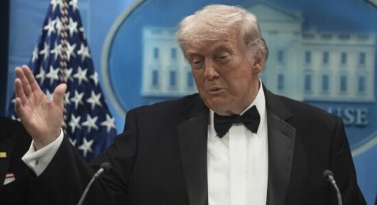 Trump pretendon se Irani dëshiron që SHBA-ja të hapë Ngushticën e Hormuzit “sa më shpejt të jetë e mundur”