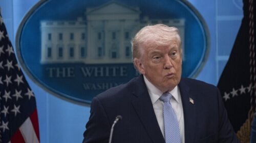 Trump: SHBA po ngarkon anijet luftarake me “armët më të mira” nëse nuk arrihet marrëveshje me Iranin