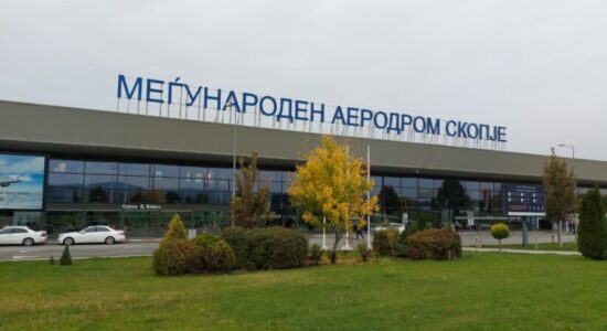Kinezi kapet me pasaportë false në aeroportin e Shkupit