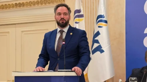 Emir Abrashi zgjidhet kryetar i ri i AKR-së, Behgjet Pacolli emërohet President Emeritus