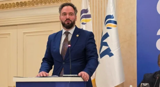 Emir Abrashi zgjidhet kryetar i ri i AKR-së, Behgjet Pacolli emërohet President Emeritus